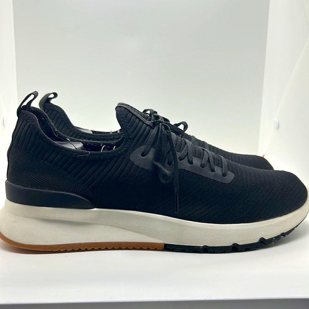 Madden Mens casual stretch shoes with Ortholite. Color: black, white, Size: 9.5